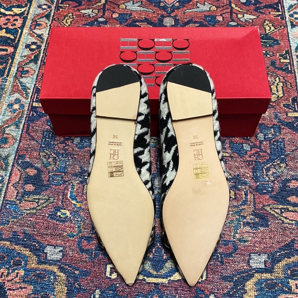 Carolina Herrera Flats - Picture 5 of 5